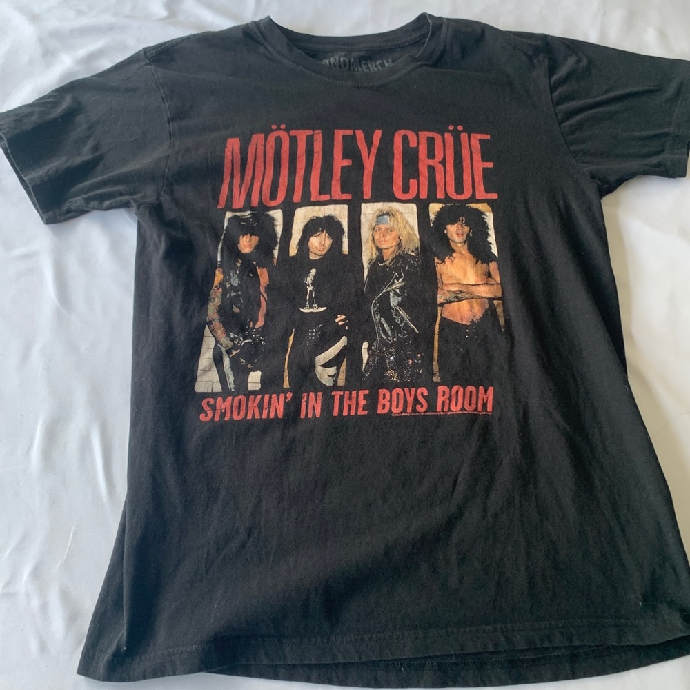 M Mötley Crüe “Smoking In The Boys Room” Crewneck Tee
